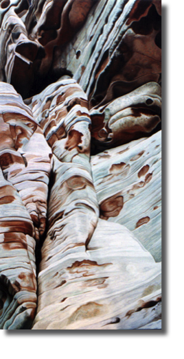 Hidden Canyon 1 (2000)
76 x 152 cm
oil on canvas
(Sold)